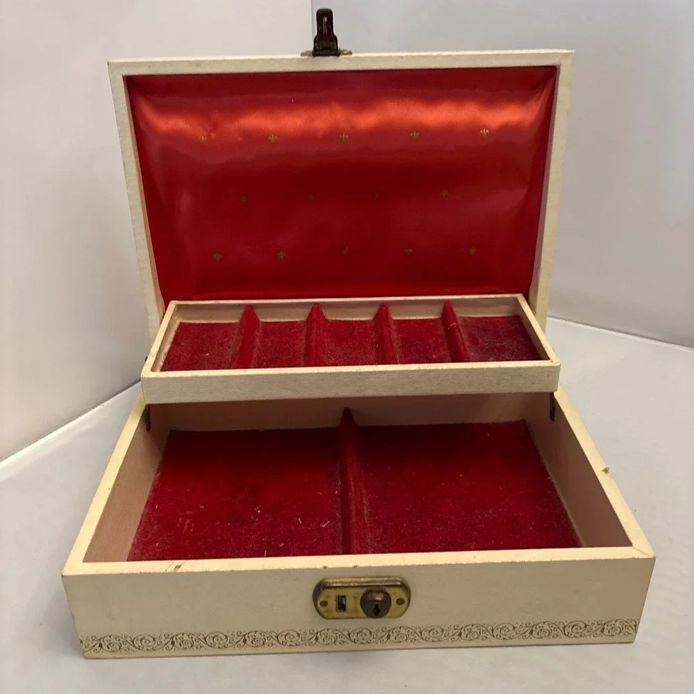 Vintage 1950s Ivory Jewelry Box‎ Organizer Red Lined Storage Case Decorative